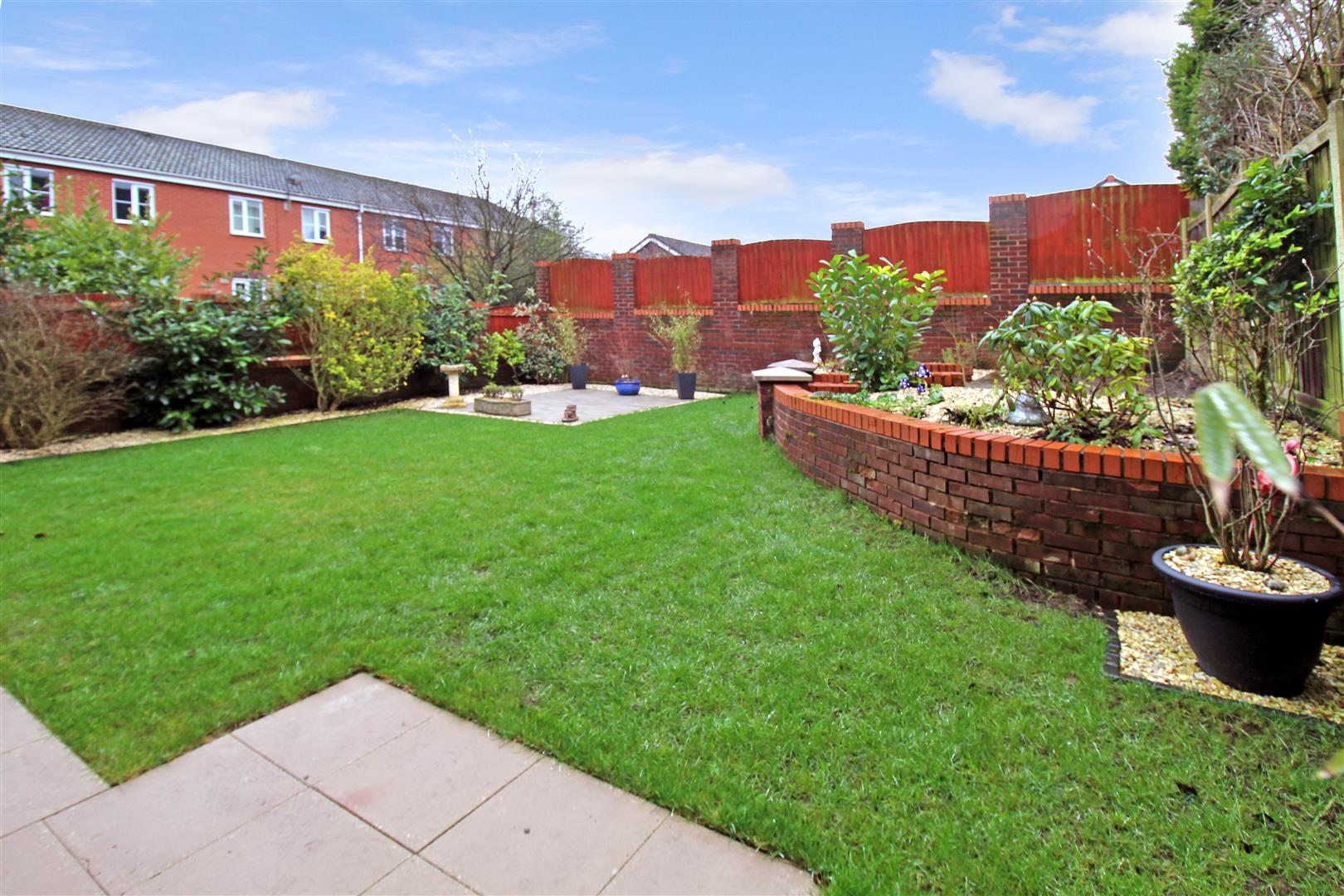Emerald Way, Milton
